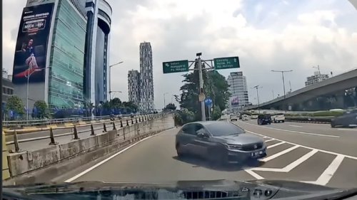 Viral Mobil Lawan Arah Masuk Tol Lewat Pintu Keluar