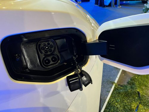 Tantang Toyota Hiace, Farizon SV Meluncur dengan Harga Rp 698 Juta