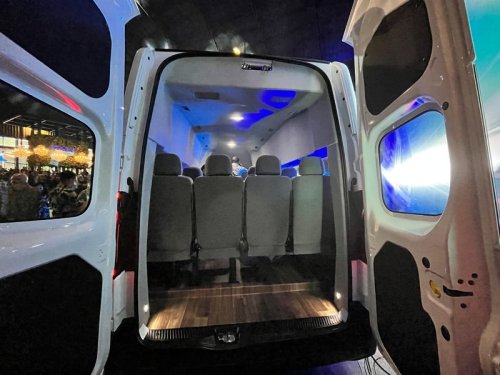 Toyota, Toyota Hiace, Tantang Toyota Hiace, Farizon SV Meluncur dengan Harga Rp 698 Juta