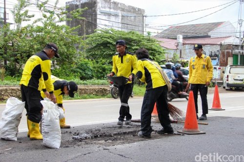 Kenapa Musim Hujan Banyak Jalan Rusak-Berlubang?