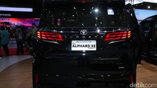 Beda Pajak Toyota Alphard versi 'Murah' vs Alphard Biasa