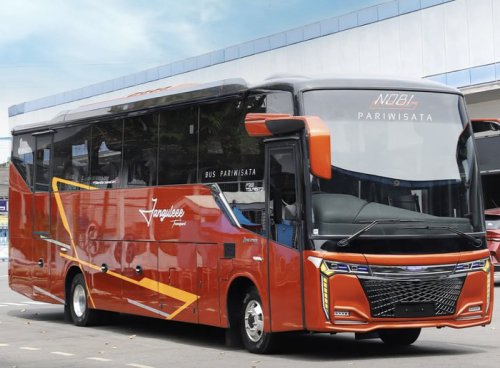 New Armada Luncurkan Bus Medium Baru, Punya Grille Mirip Lexus