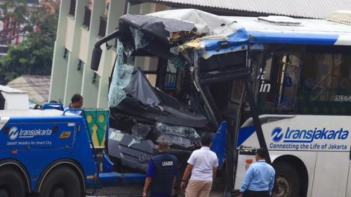 Adu Banteng di 'Jalur Langit', Sopir TJ Terancam Hukuman Ini