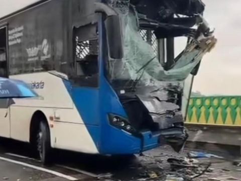 Ngilu! Begini Kondisi 2 Bus TJ yang 'Adu Banteng' di Koridor 13
