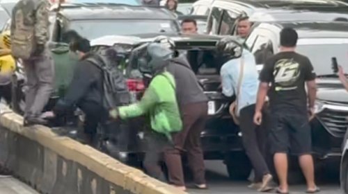 Calya Ugal-ugalan Kabur saat Disetop Polisi: Lawan Arah hingga Tabrak Mobil-motor