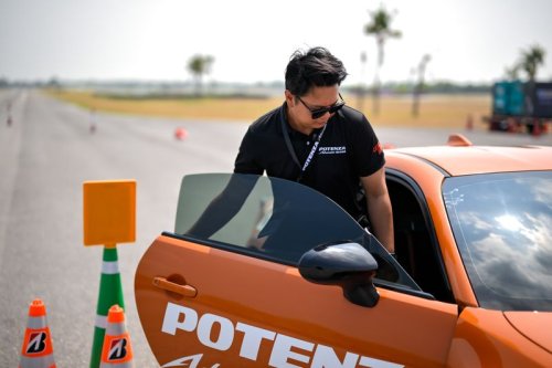 Merasakan Ban Baru Bridgestone buat Mobil Sport, Grip-nya Mantap!