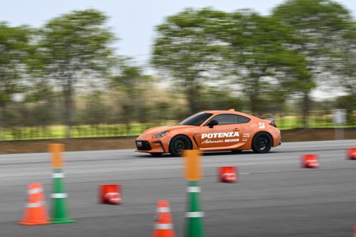 Merasakan Ban Baru Bridgestone buat Mobil Sport, Grip-nya Mantap!