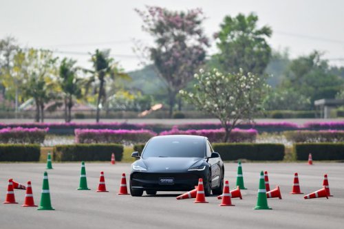 Merasakan Ban Baru Bridgestone buat Mobil Sport, Grip-nya Mantap!