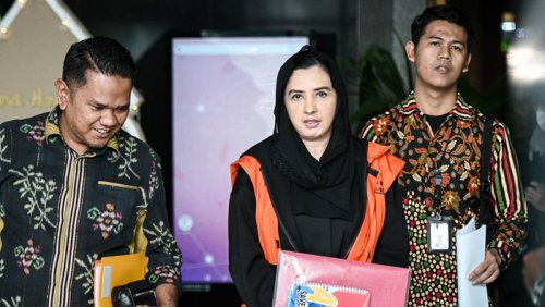 Isi Garasi Suami Bupati Fadia Arafiq yang Ikut Nikmati Duit Korupsi