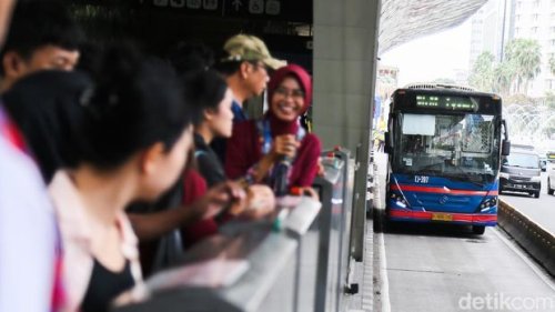 Kritik Aturan WFH Demi Hemat BBM, DPR Minta Transportasi Umum Dibenahi