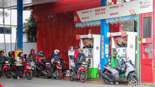 Sampai Kapan Harga BBM di Indonesia Tak Naik?