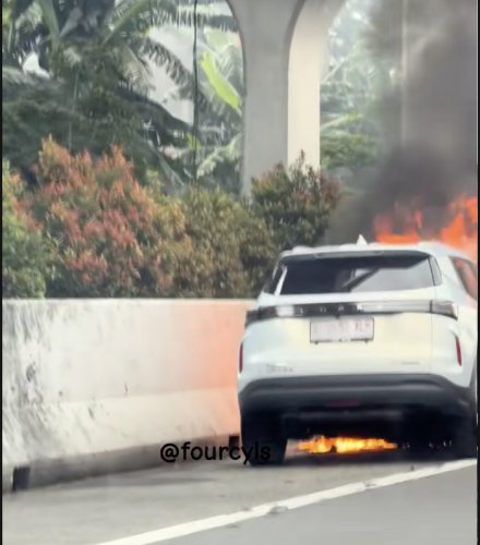 Viral Mobil Chery Masih Pakai Pelat Sementara Terbakar di Tol