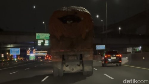 Viral Truk Tanpa Lampu Belakang Nyaris Sebabkan Kecelakaan Maut