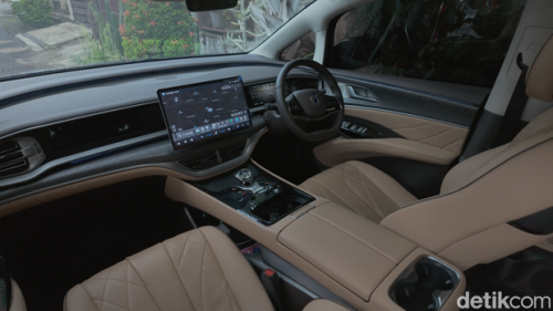 Bukan Mewahnya, 'Kartu As' Denza D9 Ini Bikin Alphard Iri