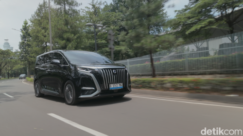 Bukan Mewahnya, 'Kartu As' Denza D9 Ini Bikin Alphard Iri