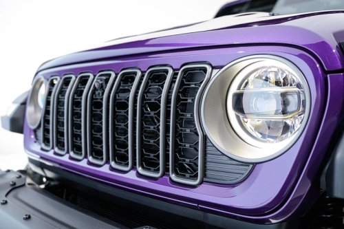Gagah tapi Imut! Jeep Indonesia Hadirkan Wrangler Warna Ungu