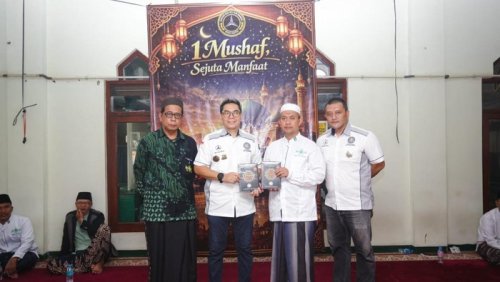 Komunitas Mercedes-Benz W211 Club Indonesia Bagikan 1.211 Mushaf Al-Quran