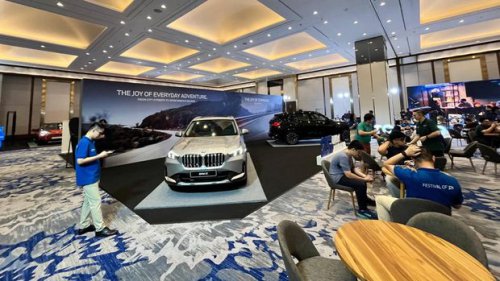 Hiburan Akhir Pekan, Lihat Lebih Dekat Mobil Ikonik BMW di Kemayoran