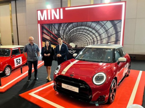 BMW, Hiburan Akhir Pekan, Lihat Lebih Dekat Mobil Ikonik BMW di Kemayoran