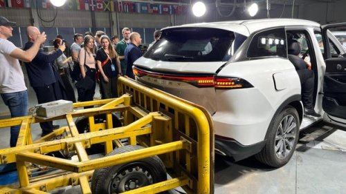 Uji Tabrak Mobil Chery Depan-Belakang, Masih Aman?