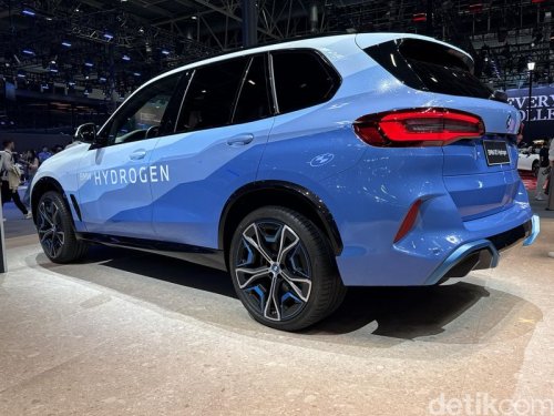 BMW, BMW Mulai Pamerkan iX5 Hydrogen, Siap Produksi Massal 2028