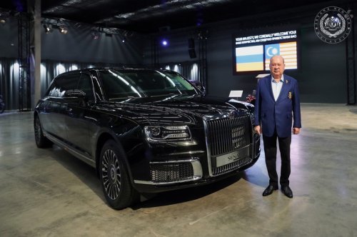 Raja Malaysia Dapat Mobil Kepresidenan Rusia
