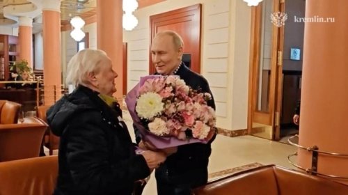 Putin Setir Mobil Sendiri Jemput Guru Sekolahnya