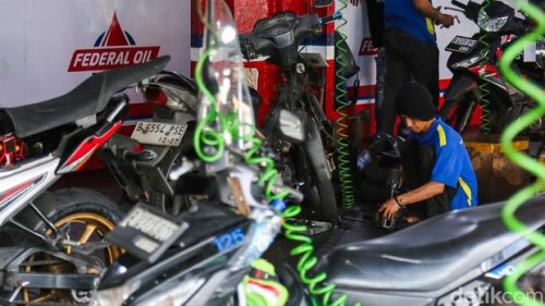 Beratnya Ujian WNI: Upah Kecil, Harga BBM-Suku Cadang Naik Gila-gilaan