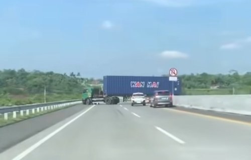 Viral Truk Trailer Putar Balik di Tol, Sanksinya Nggak Main-main!