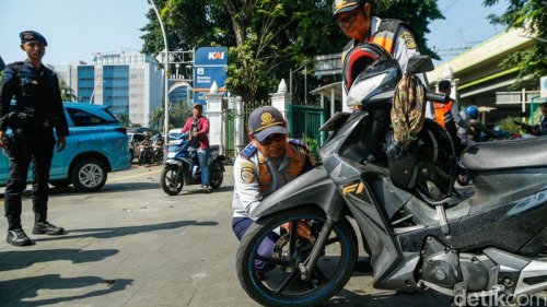 Pemprov DKI Tertibkan Parkir Sembarangan dan Juru Parkir Liar