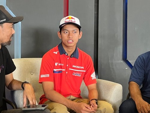 Dikepung Pebalap Spanyol, Veda Tunjukkan Diri Bisa Bersaing