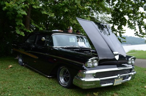 Thirty-sixth Annual Rollin' On the River Car Show