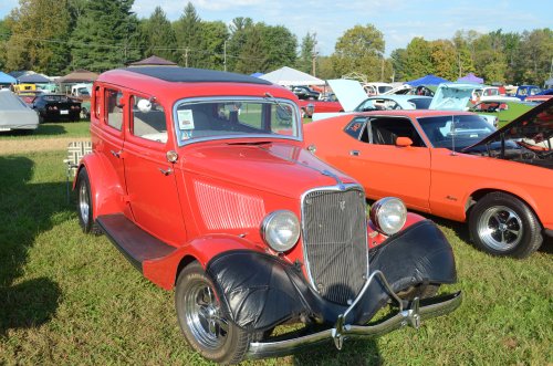 Vintage Vehicles At the Pumpkin Run