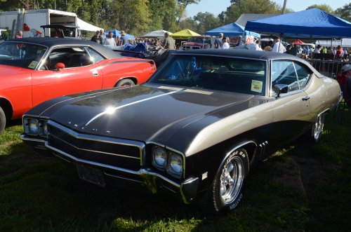 A Perfect Weekend to Show Off Cars