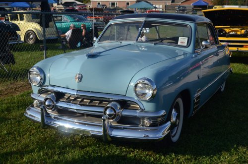 Some Really Old Cars were at the Pumpkin Run