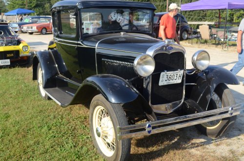 Some Really Old Cars were at the Pumpkin Run