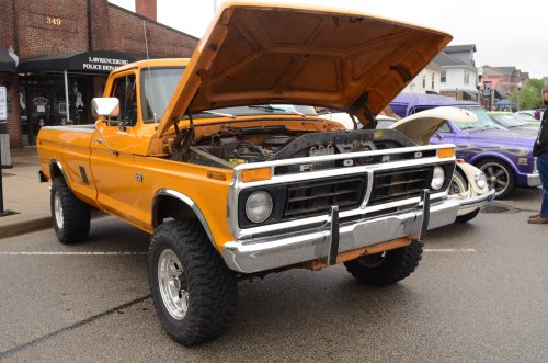 Trucks Cruised to Fight ALS