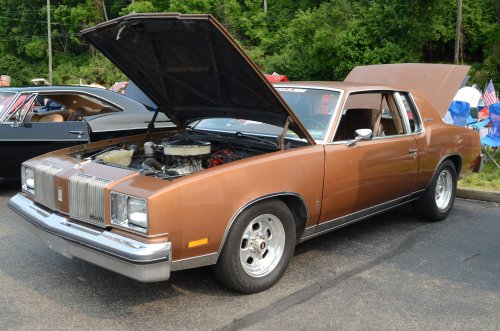 A Lot of Oldsmobiles Were at the All-GM Show