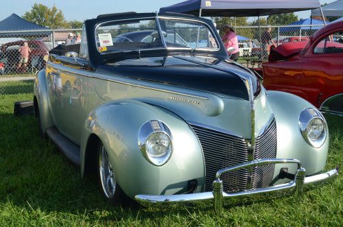 Some Veteran Cars Came to the Pumpkin Run
