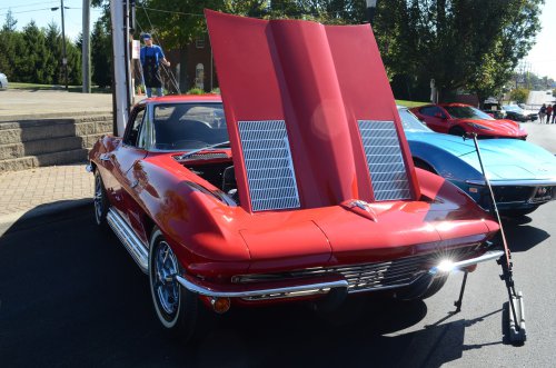 Corvettes Powered to the Hill