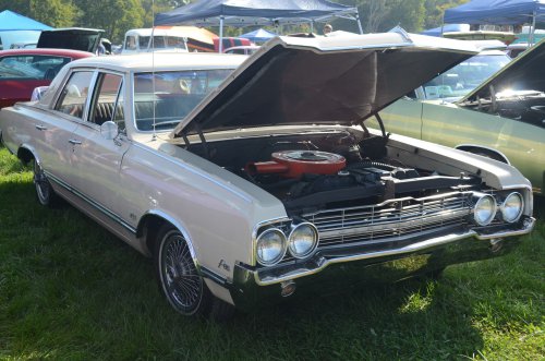 Oldsmobile At the Pumpkin Run