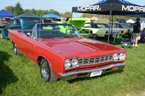 MoPar Muscled to the Pumpkin Run