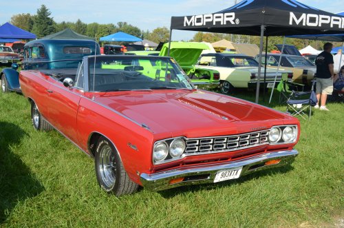 MoPar Muscled to the Pumpkin Run