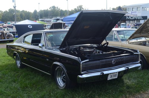 MoPar Muscled to the Pumpkin Run