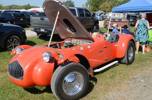 Foreigners Came to the Pumpkin Run