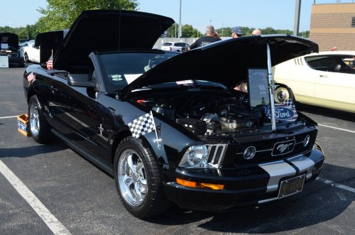 Mustangs Rode to Back the Heroes