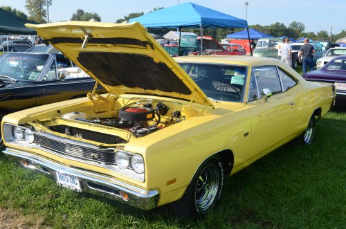 MoPar Muscled to the Pumpkin Run