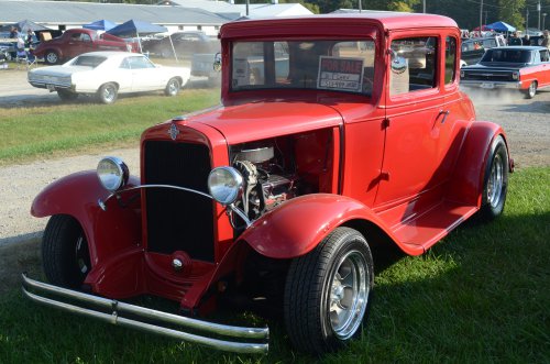 Vintage Vehicles At the Pumpkin Run