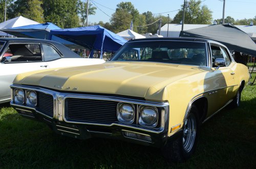 Old Cars to Support Charities