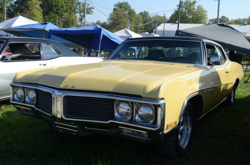 Old Cars to Support Charities